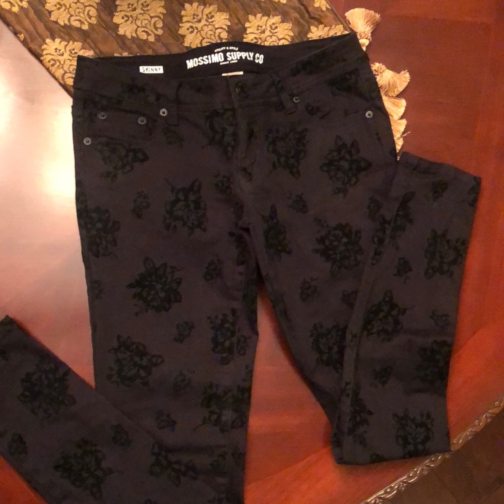 Sz 5 Black on black with flowers Mossimo Skinny Jeans with stretch